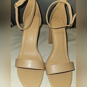 Forever 21 Womans Beige Strappy Shoes Size 10